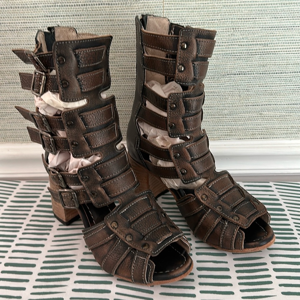 Freebird By Steven ZANE Gladiator Style Leather Sandals Heels Brown Size Sz 9